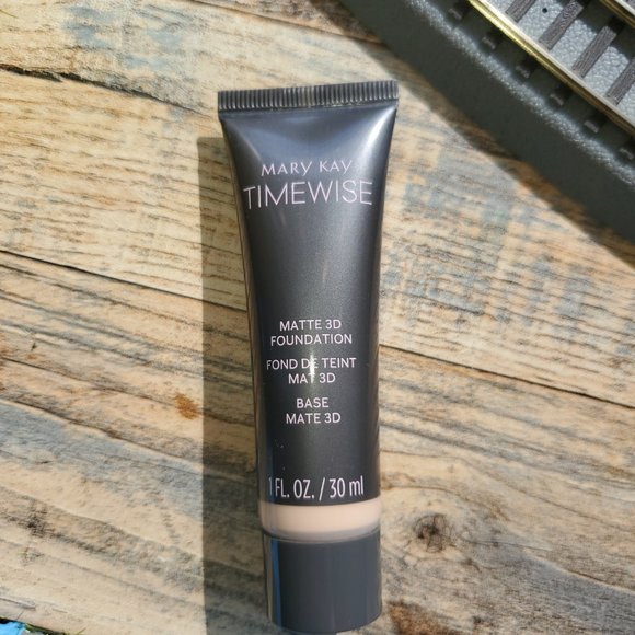 Beige C 110 Matte 3D Foundation - Combo to Oily Skin - Timewise Mary Kay - Picture 2 of 4